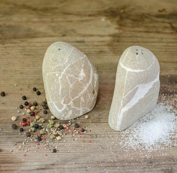 Salz- und Pfefferstreuer aus Stein