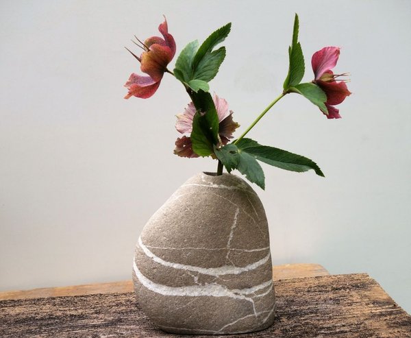 Blumenvase aus Stein