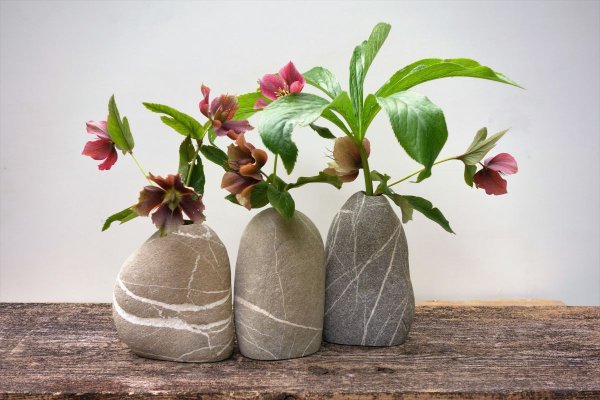 Blumenvase aus Stein Schneeglöckchenvase
