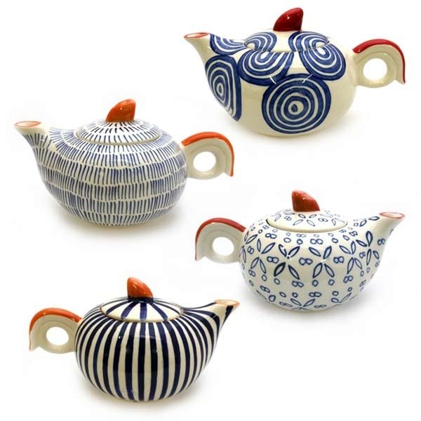 Teekanne aus Keramik weiß blau